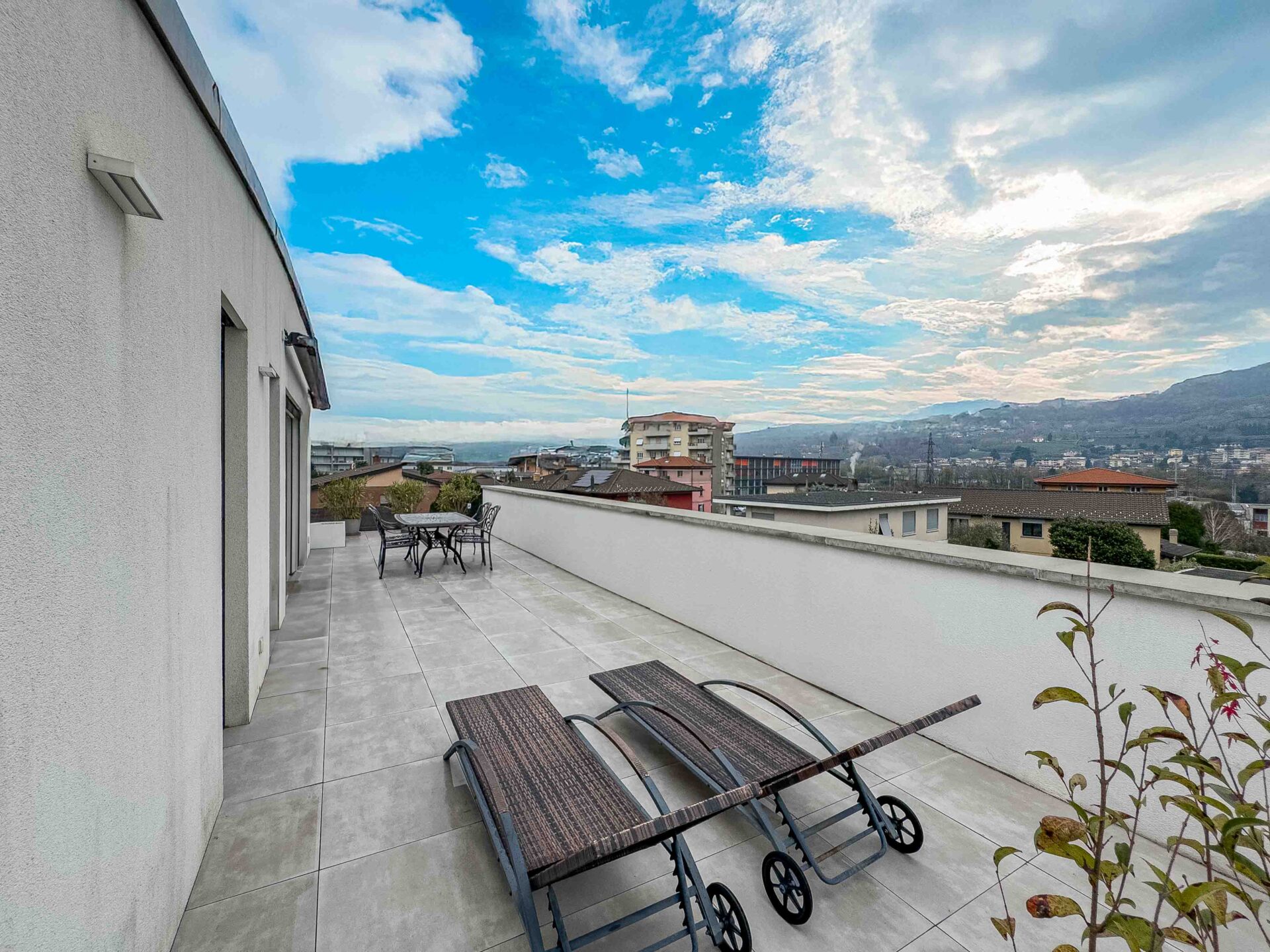 Dachgeschosswohnung in Mendrisio in einem Gebäude mit nur 3 Einheiten zu verkaufen