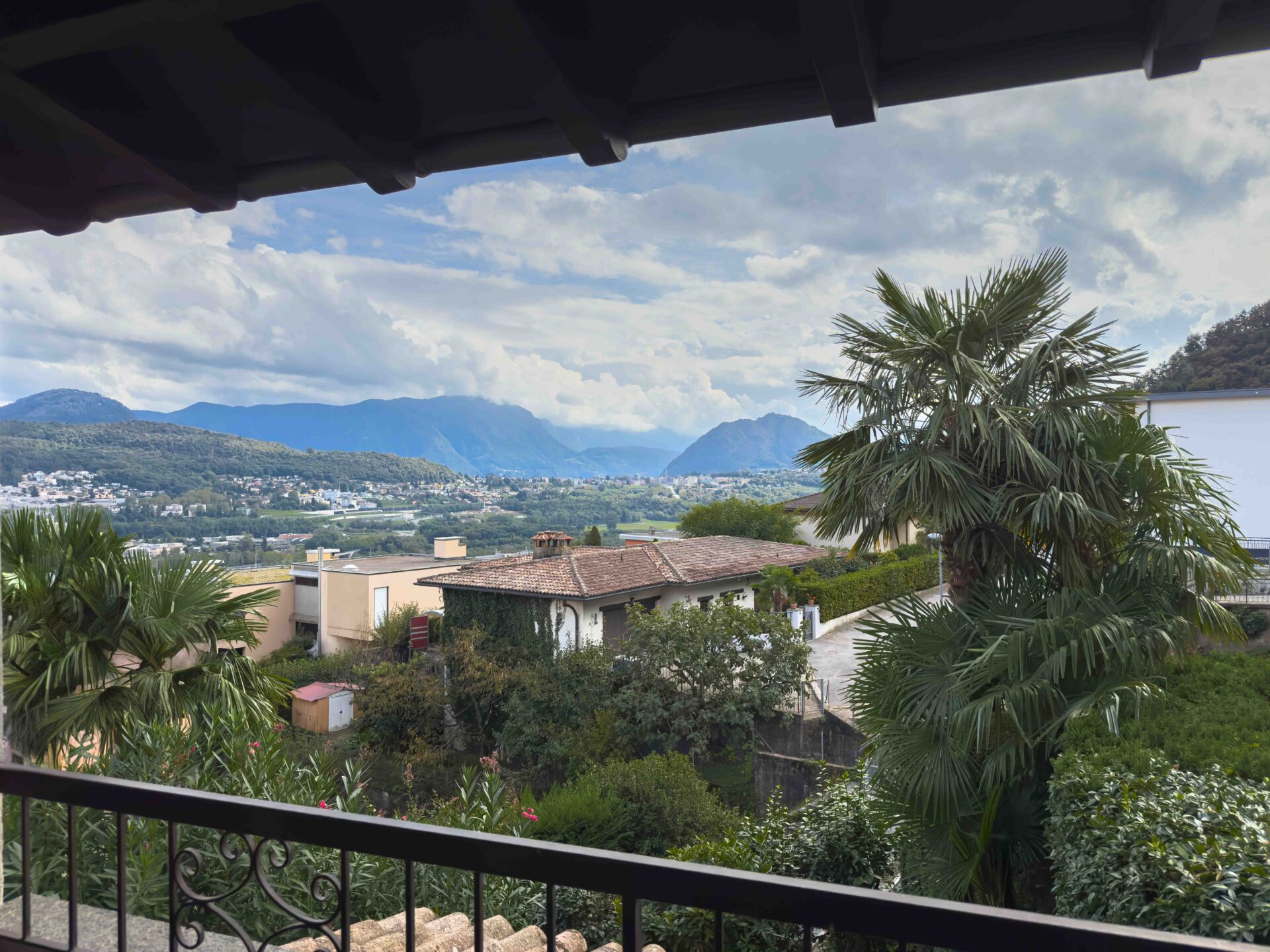 Terraced house with large garden and open views for sale in Gravesano Terraced house with large garden and open views for sale in Gravesano