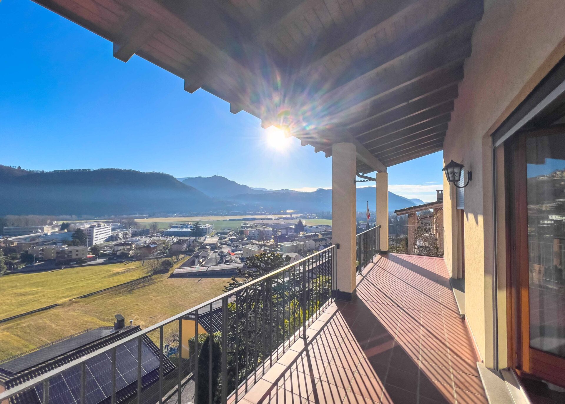 Single-family house for sale in Agno with large green spaces