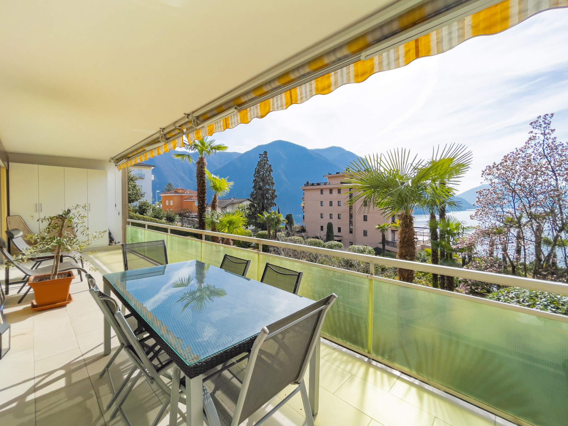 Lake view apartment for sale in Castagnola