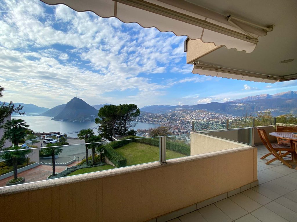Terrazzo1attico con privilegiata vista sul lago di Lugano in vendita