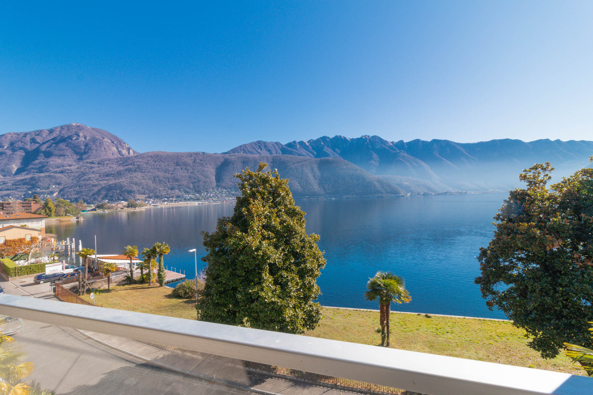 Moderno appartamento 4.5 locali fronte lago in vendita a Melide