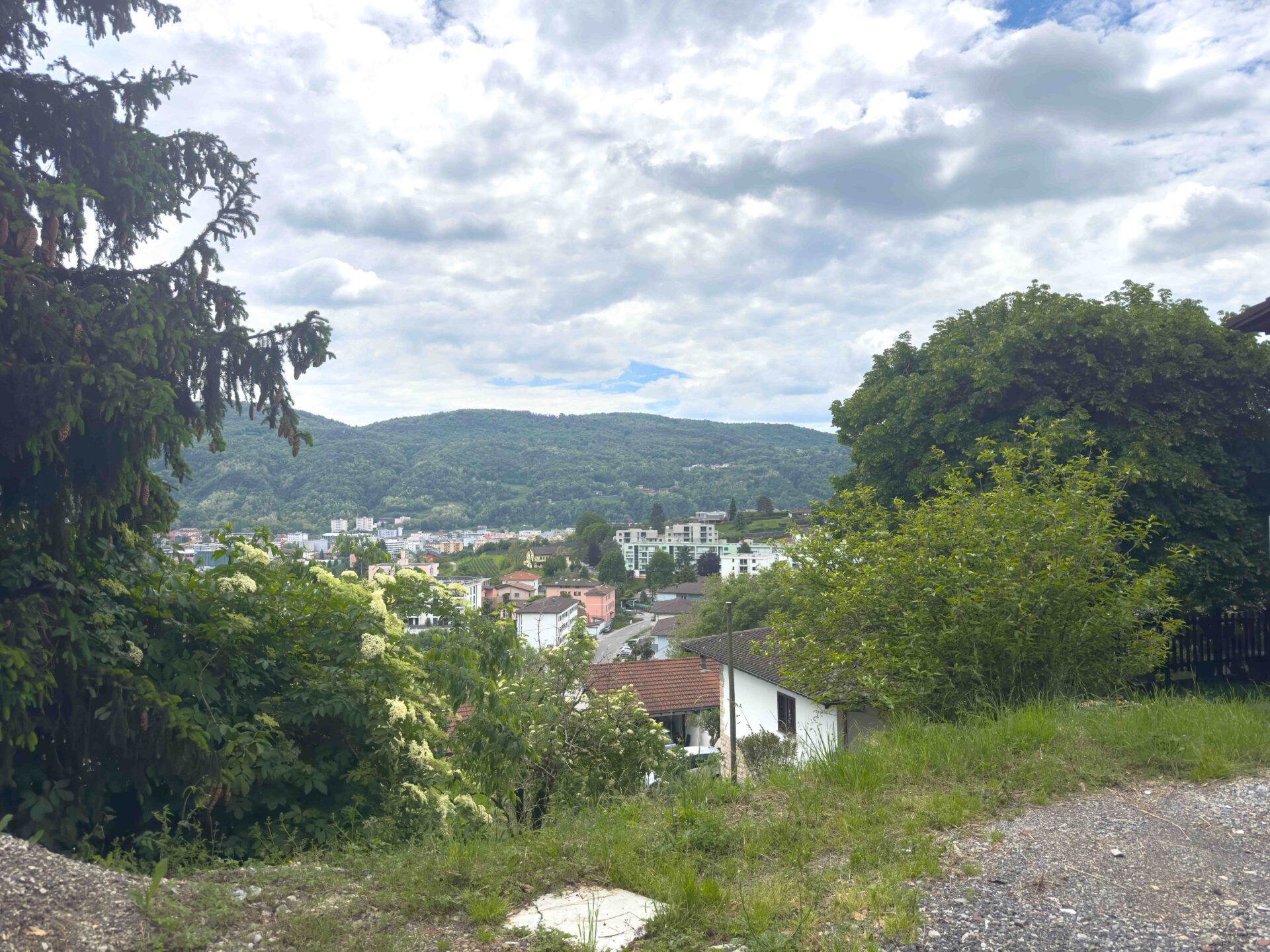 Baugrundstück mit Lizenz für Einfamilienhaus in Vacallo Baugrundstück mit Lizenz für Einfamilienhaus in Vacallo