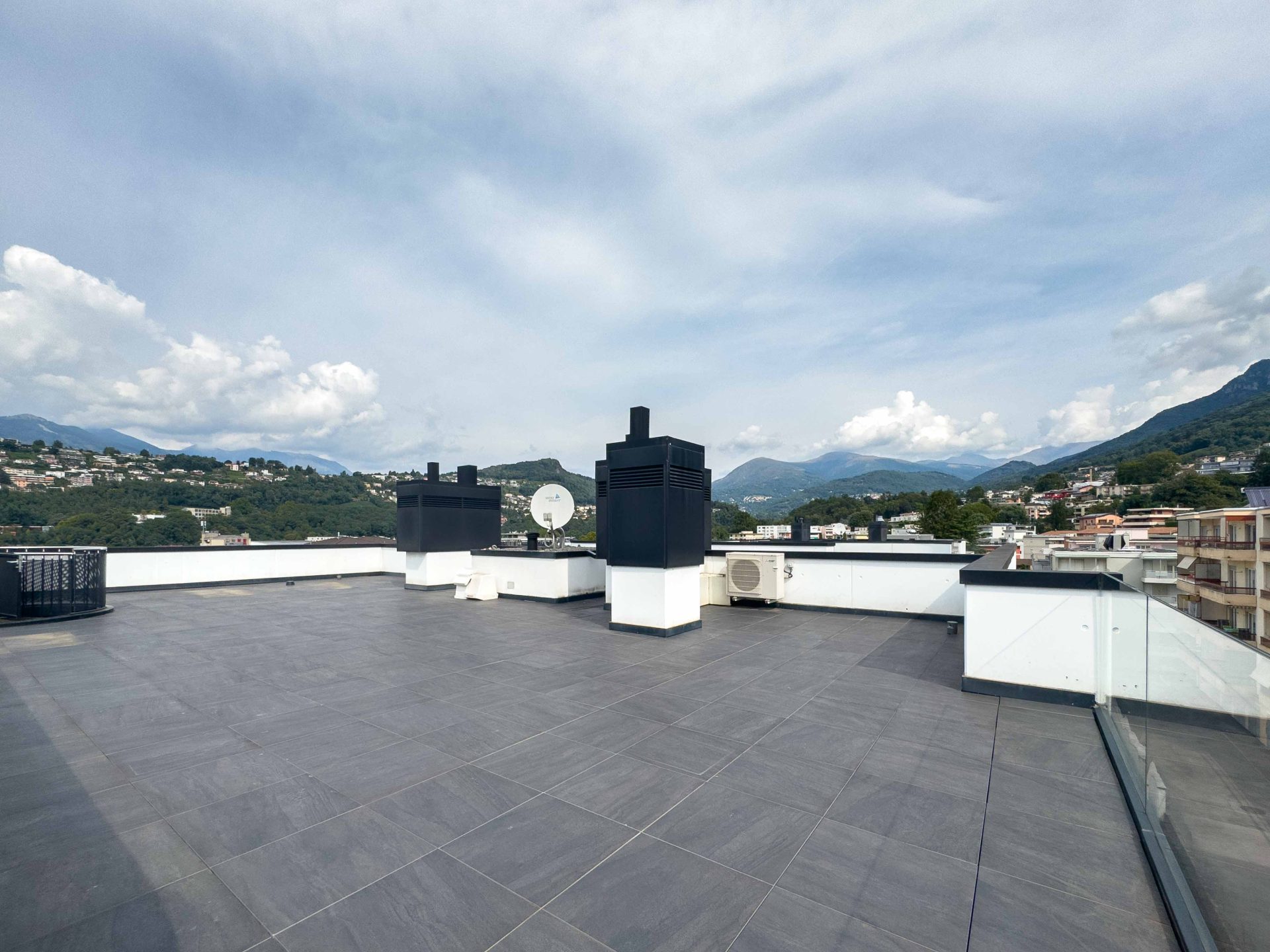 Spazioso attico con tetto terrazza in vendita a Pregassona