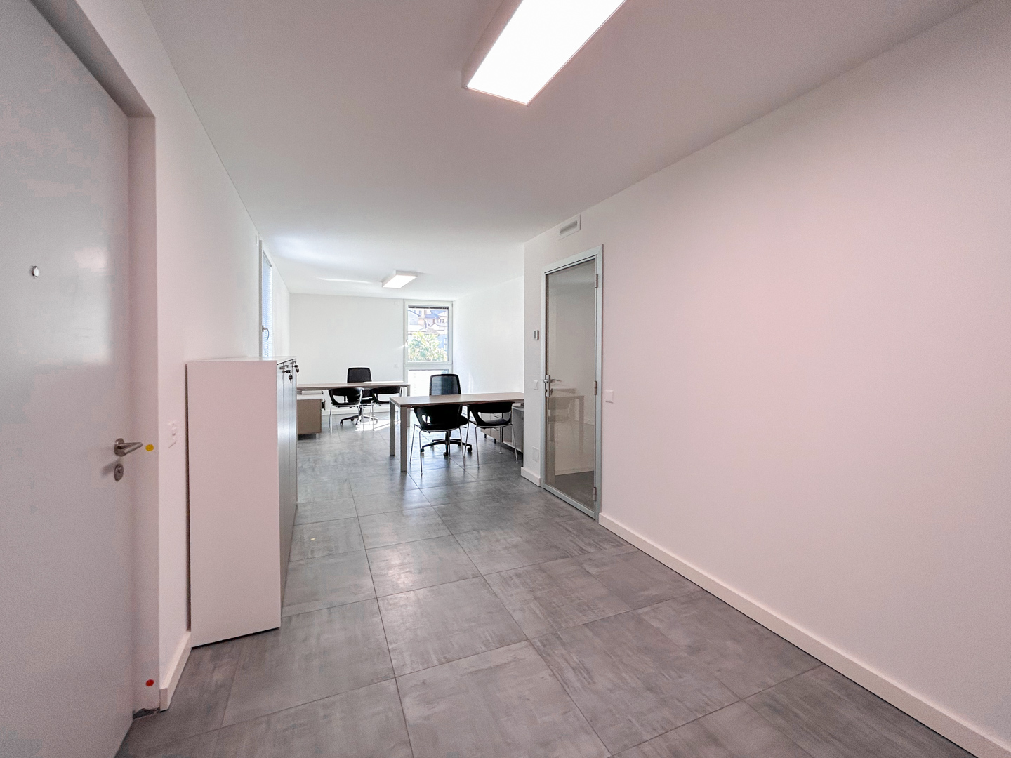 Grande ufficio ammobiliato in affitto a Melano