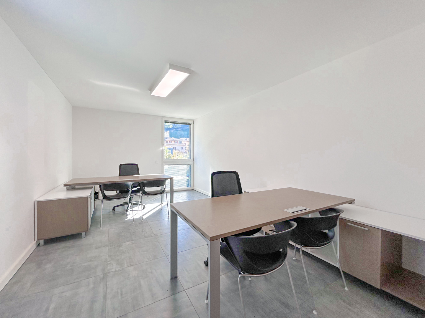 Grande ufficio ammobiliato in affitto a Melano