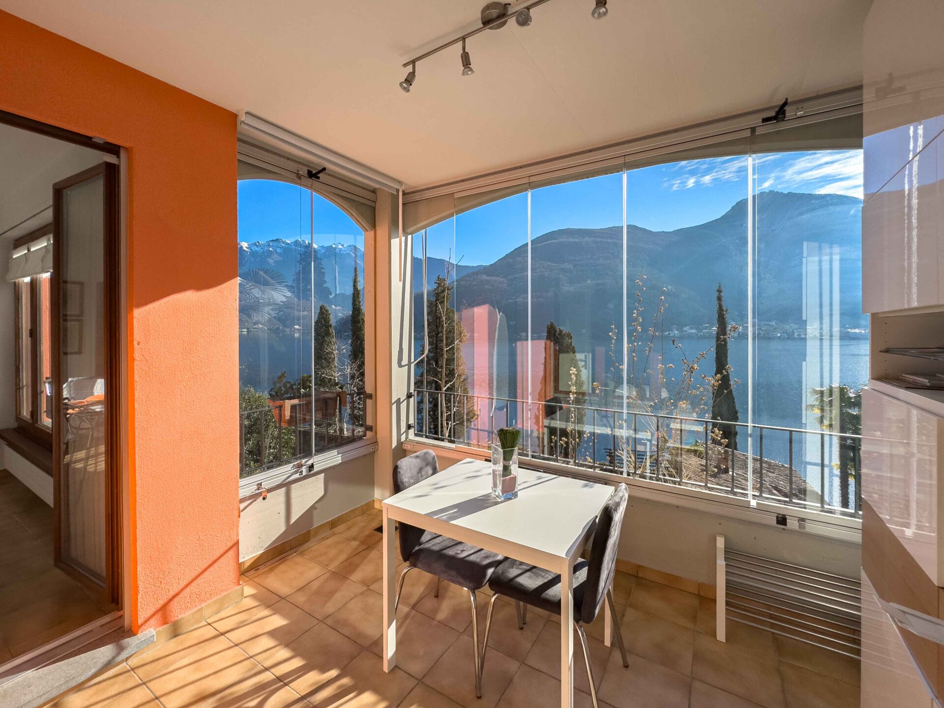 Lake view apartment with pool for sale in Vico Morcote