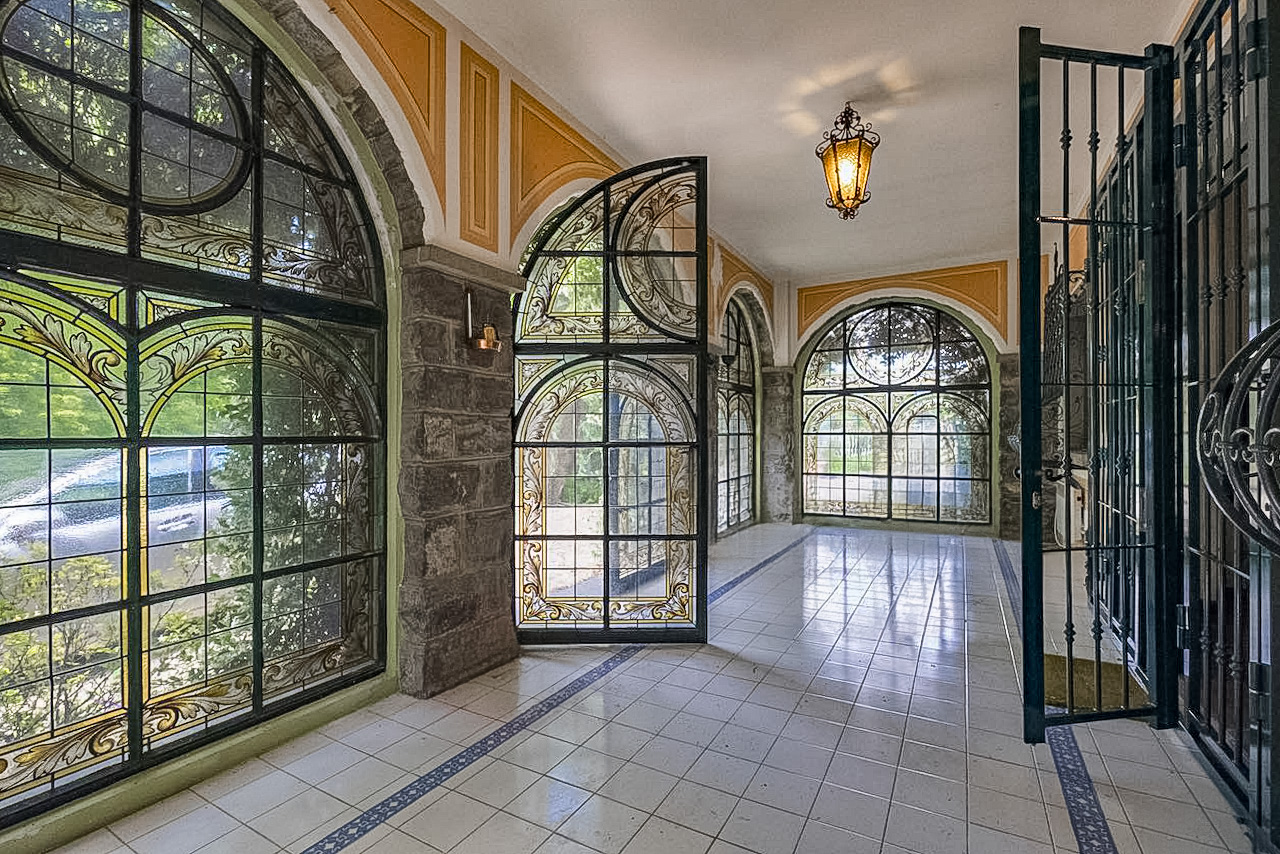 Villa with magnificent park and tennis court for sale in Castel San Pietro Villa with magnificent park and tennis court for sale in Castel San Pietro