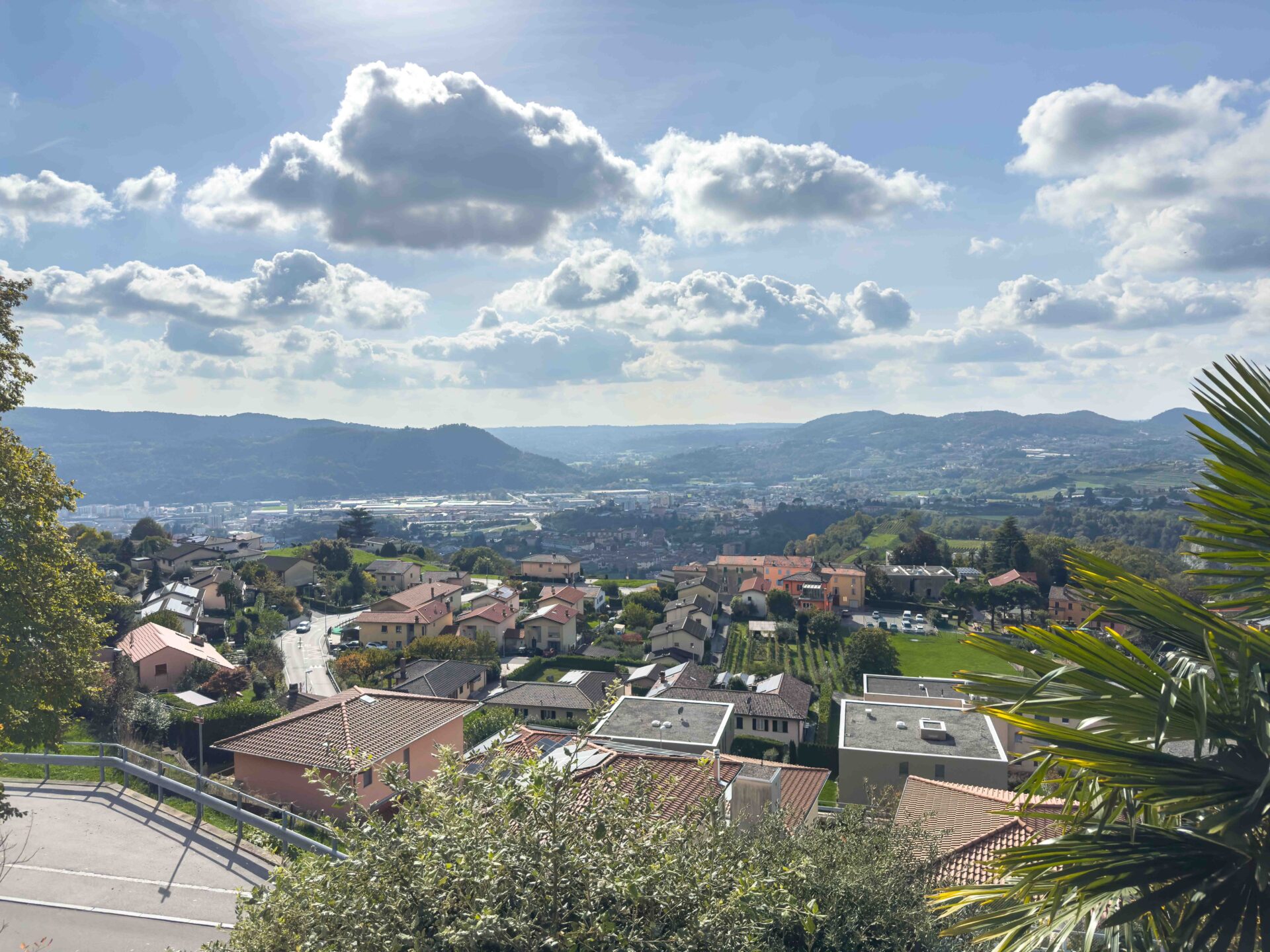 Large house with open views for sale in Morbio Superiore in a quiet and dominant area Large house with open views for sale in Morbio Superiore in a quiet and dominant area