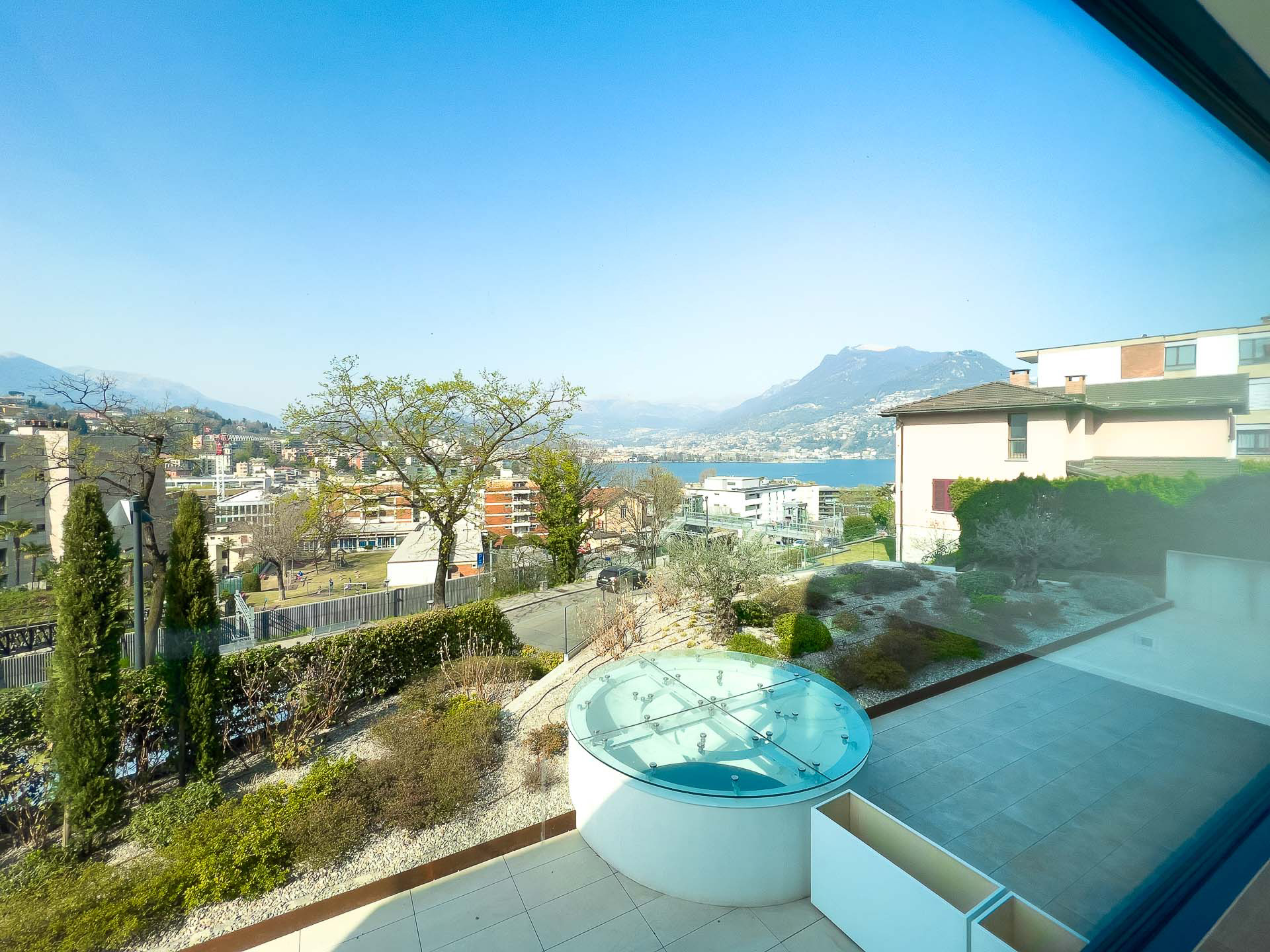 Esclusivo appartamento 3.5 locali vista lago in vendita a Paradiso