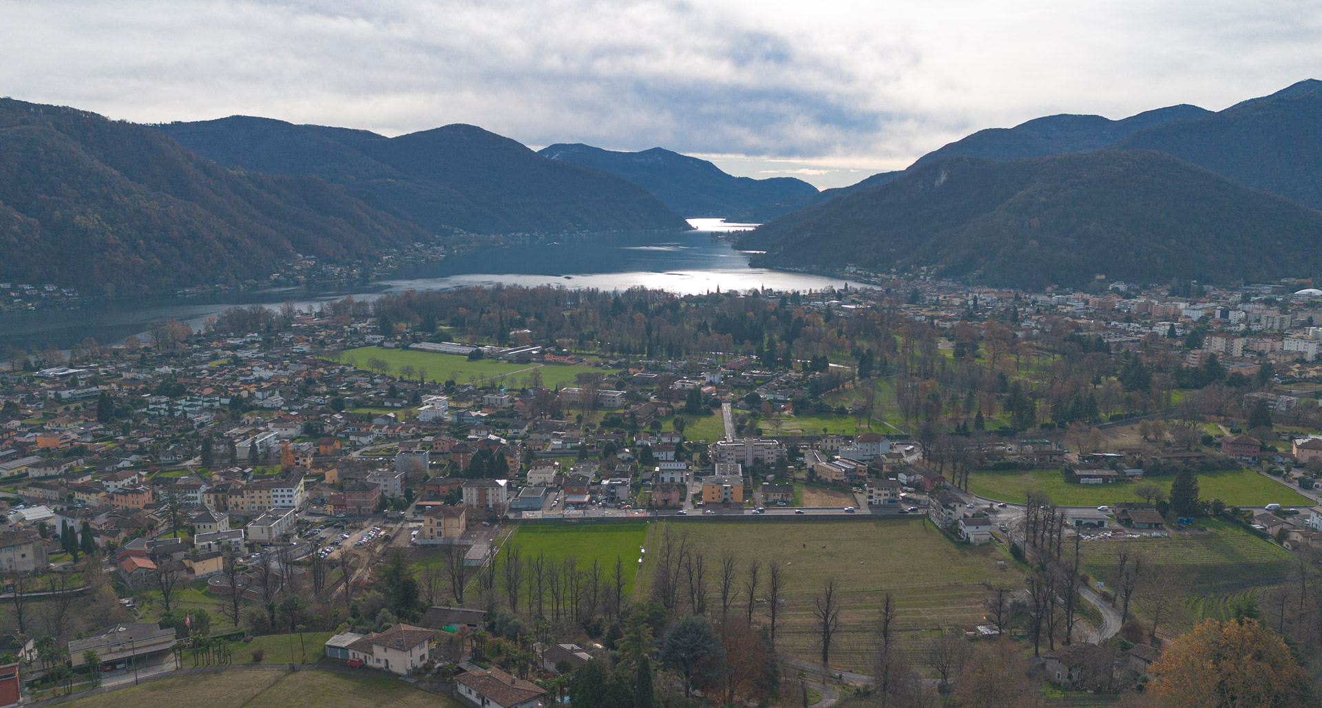 Terreno edificabile vista lago con licenza in vendita a Neggio