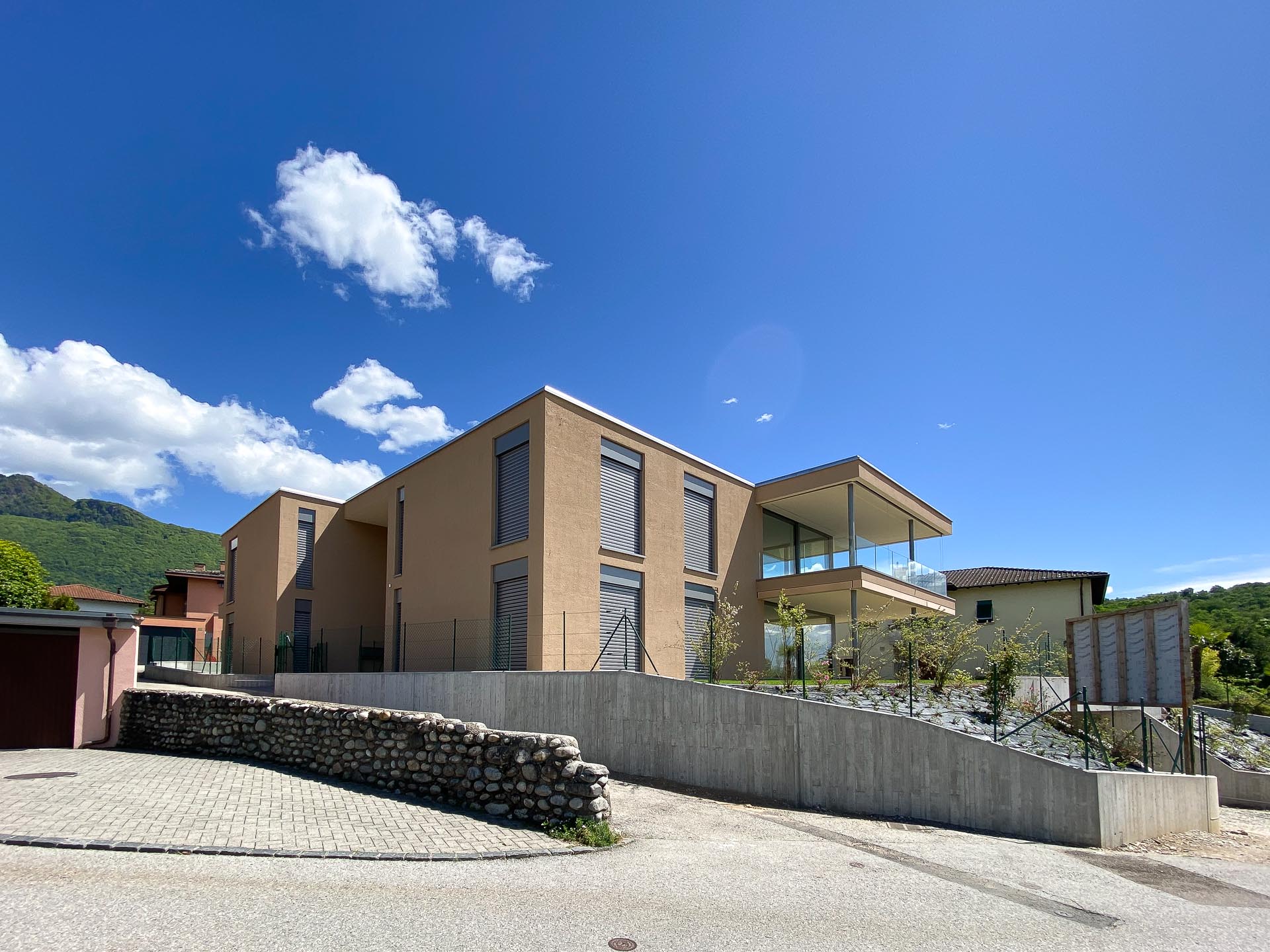 New apartments for sale in Comano in a modern and elegant residence