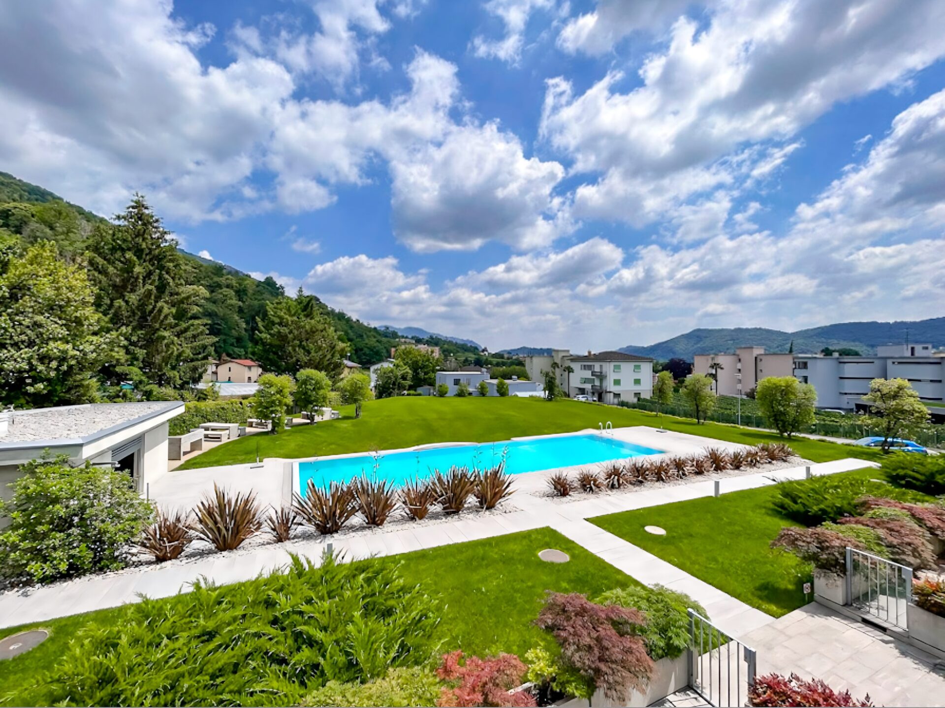 Wunderschöne Wohnung zum Verkauf in Morbio Inferiore in einer exklusiven Residenz mit Schwimmbad