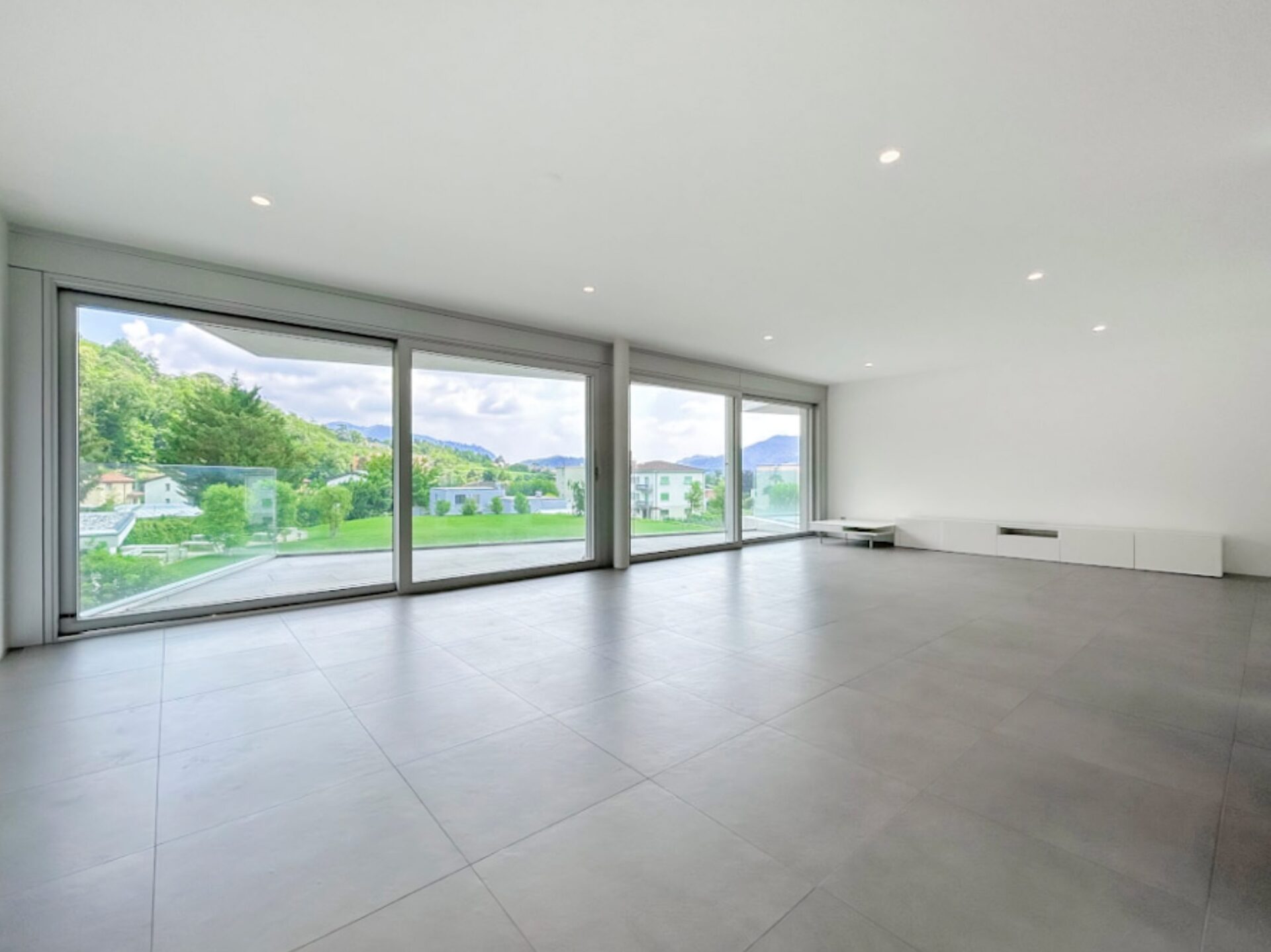 Wunderschöne Wohnung zum Verkauf in Morbio Inferiore in einer exklusiven Residenz mit Schwimmbad