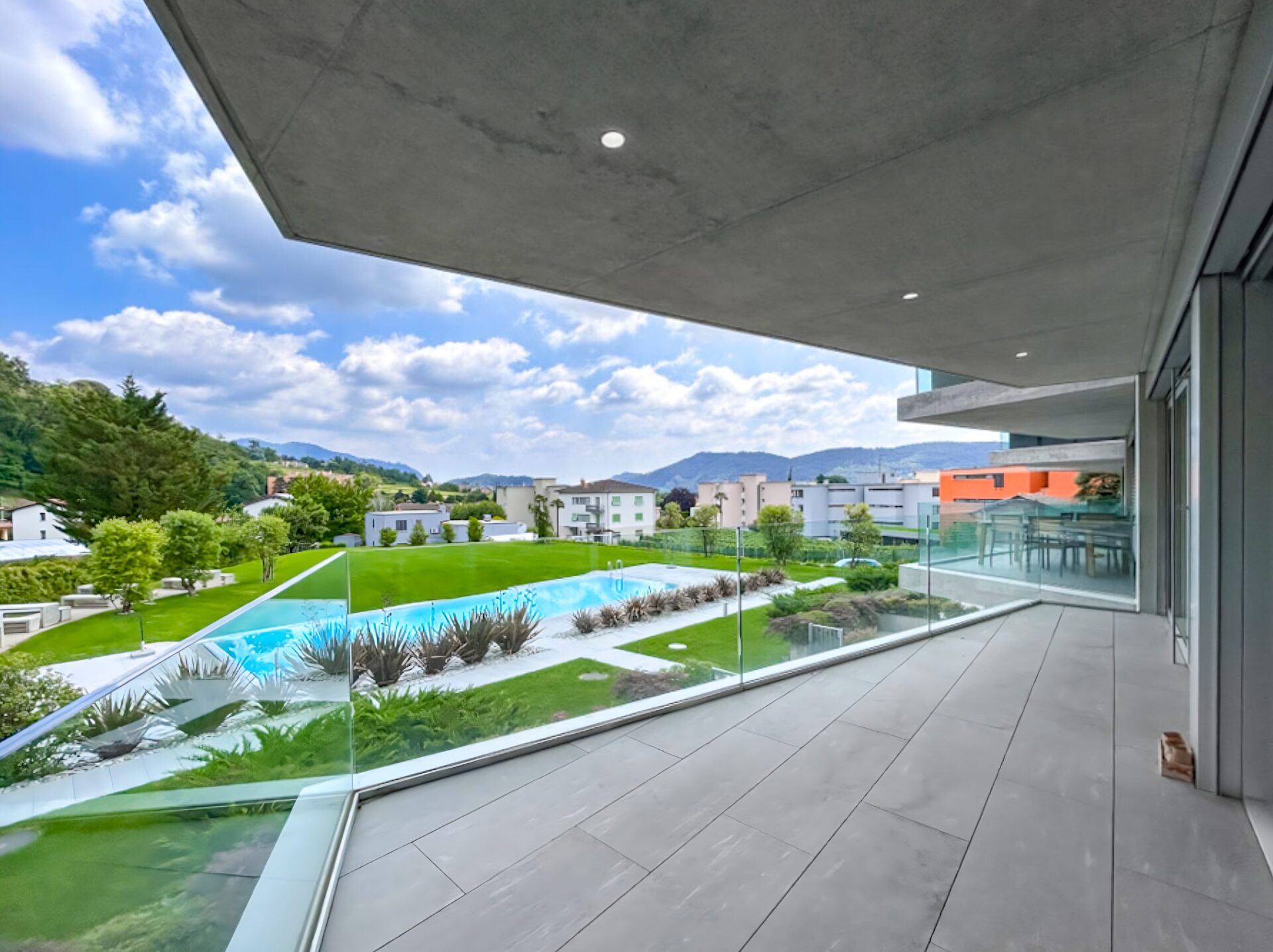 Wunderschöne Wohnung zum Verkauf in Morbio Inferiore in einer exklusiven Residenz mit Schwimmbad